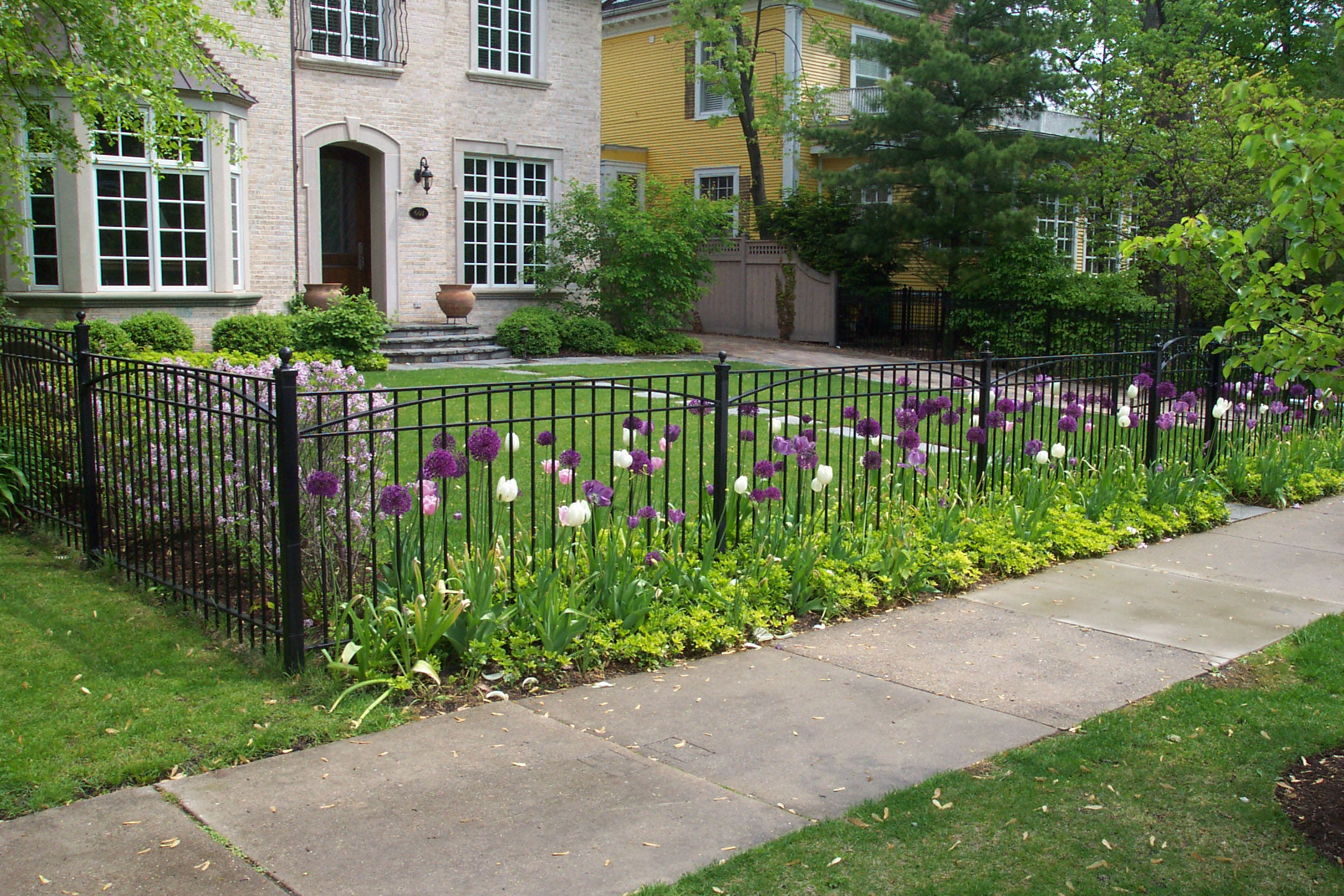 Why You Should Choose Wrought Iron Fencing - Furniture Door Blog